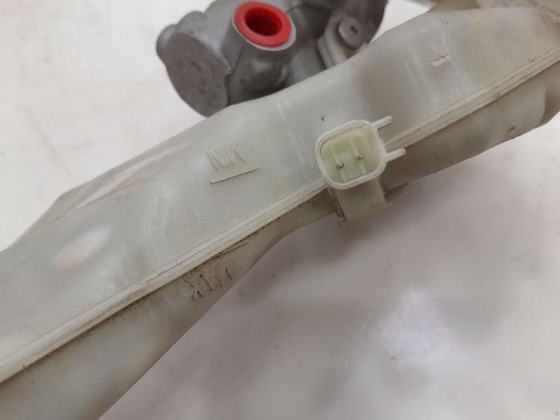 2013 - 2019 Ford Escape Brake Master Cylinder Assembly OEM EV6Z2140A
