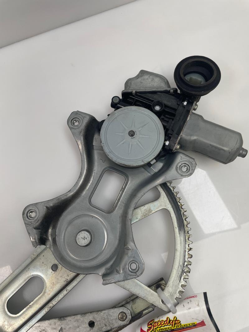 2011 Toyota Prius Front Door Regulator