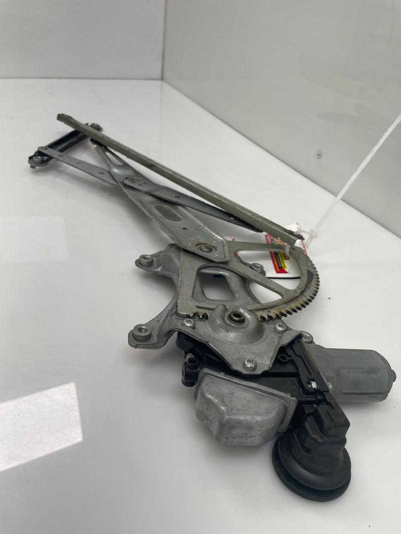 2011 Toyota Prius Front Door Regulator