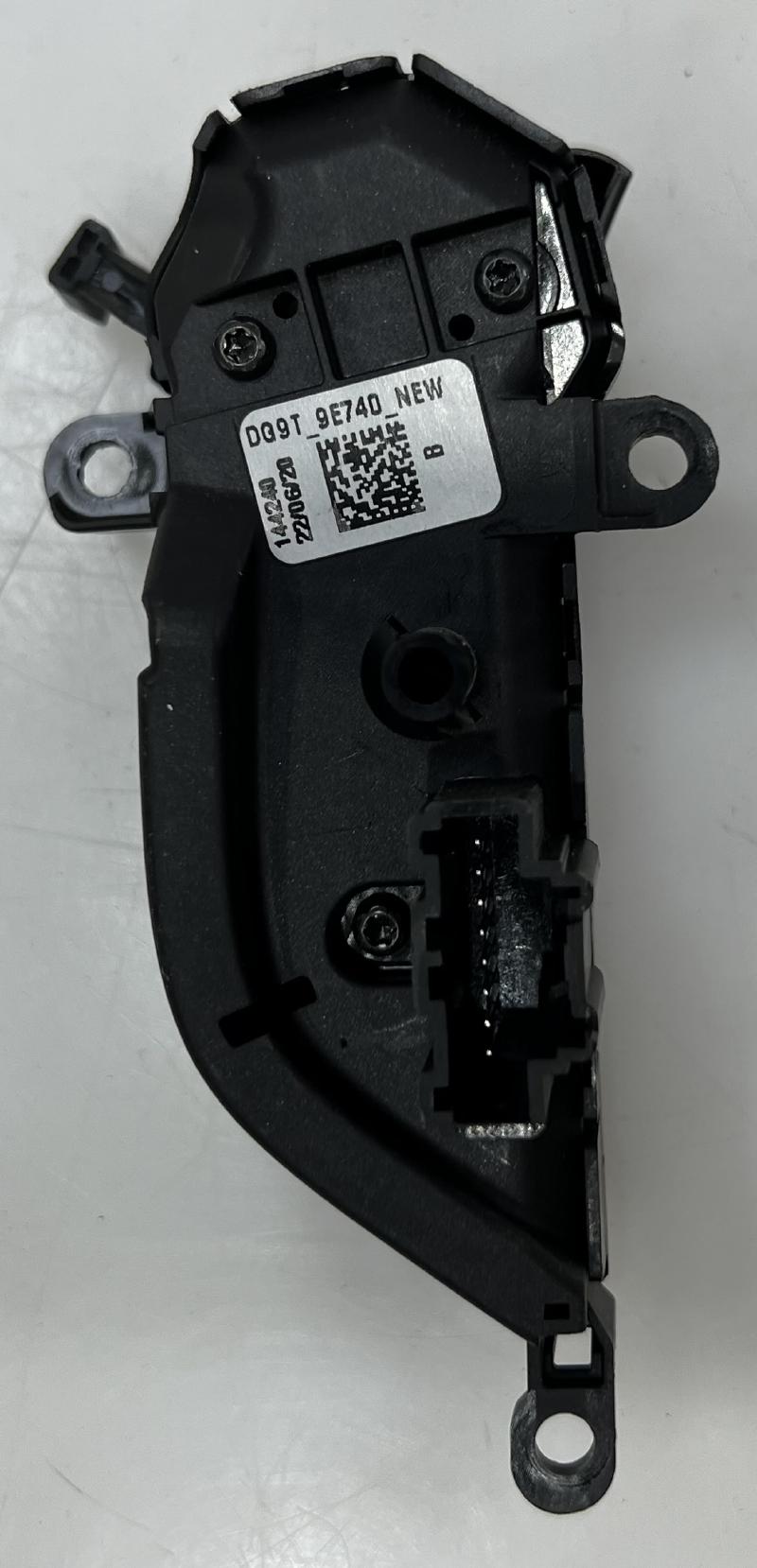 2015 - 2022 Ford Edge Steering Wheel Media Control Switch OEM DG9T-9E740-NEW