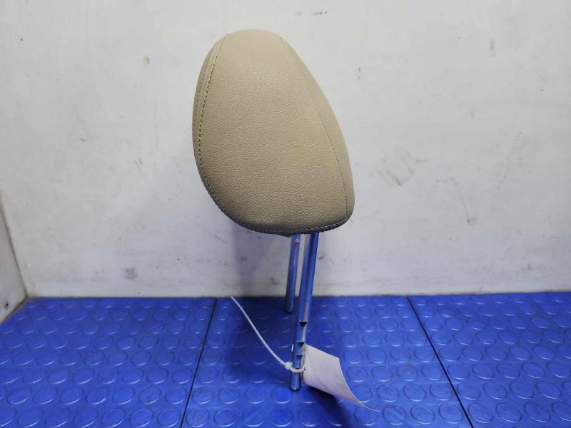 2013 Volkswagen Beetle Headrest