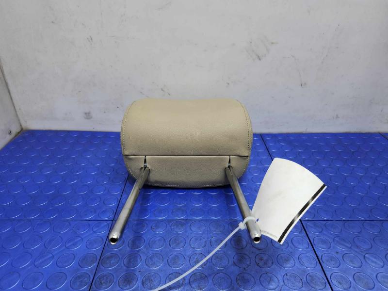 2013 Volkswagen Beetle Headrest