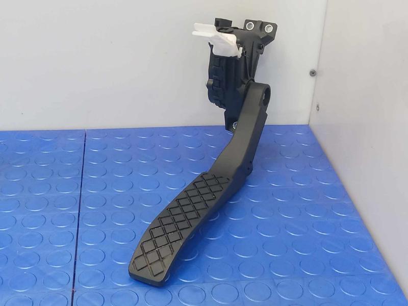 2009-2015 Audi Q7 Accelerator Pedal Assembly Genuine OEM Part 7L0723507D