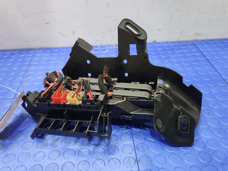 2018 Audi Q7 Engine Fuse Box
