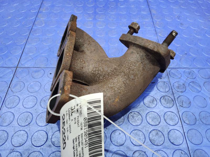 2018 Volkswagen Passat Exhaust Manifold