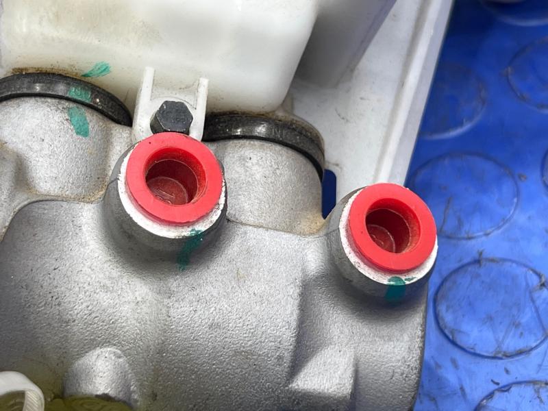 2018-2022 GMC Terrain Brake Master Cylinder Assembly Genuine OEM 84104229