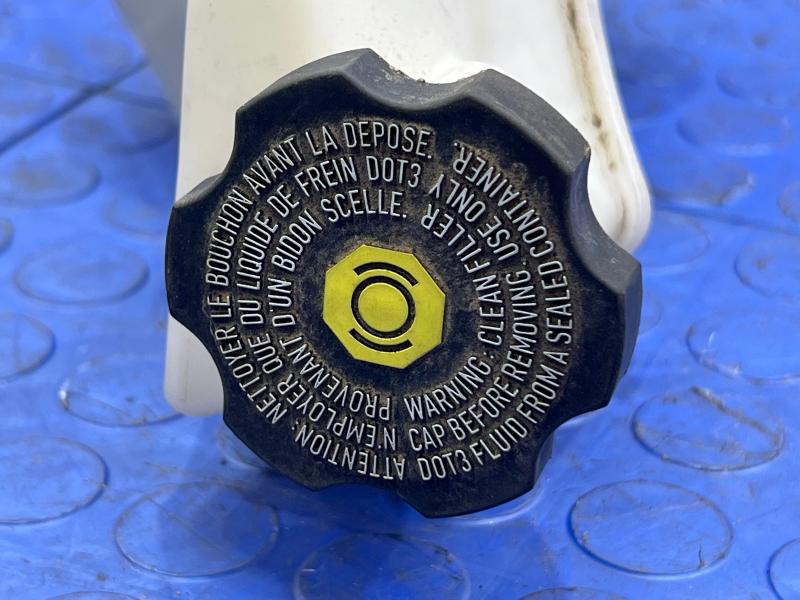 2018-2022 GMC Terrain Brake Master Cylinder Assembly Genuine OEM 84104229