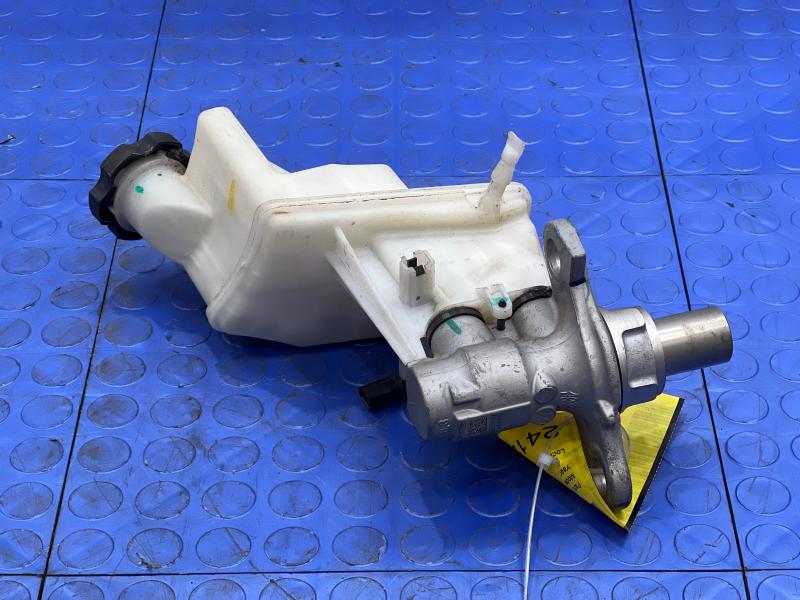 2018-2022 GMC Terrain Brake Master Cylinder Assembly Genuine OEM 84104229