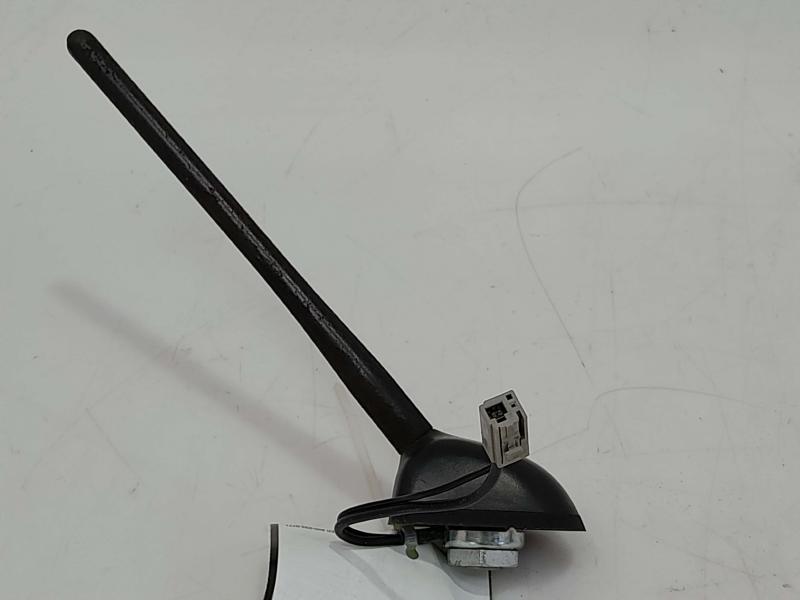 2014 - 2019 Nissan Versa Radio Antenna Assembly OEM 282085RL1A