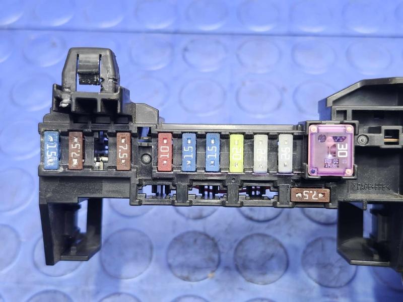 2014 Mazda Mazda3 Cabin Fuse Box