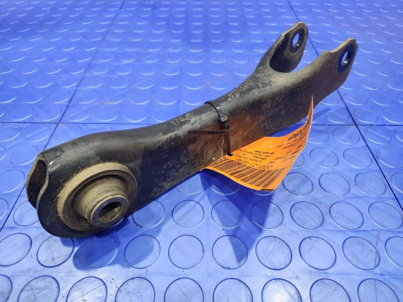 2017 Chrysler 200 Lower Control Arm Rr