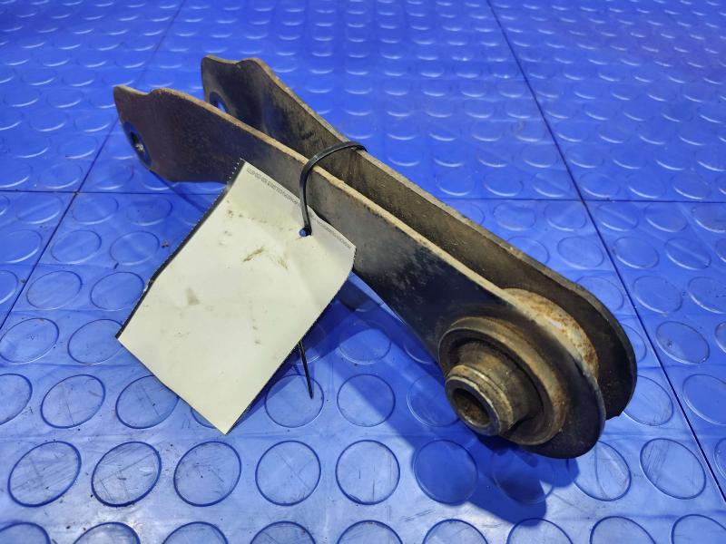 2017 Chrysler 200 Lower Control Arm Rr