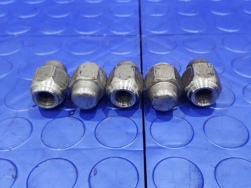 2011 Kia Sorento Lug Nuts
