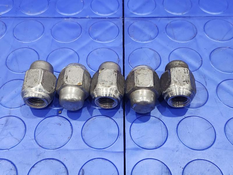 2011 Kia Sorento Lug Nuts