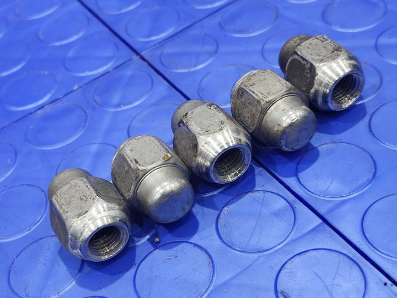 2011 Kia Sorento Lug Nuts