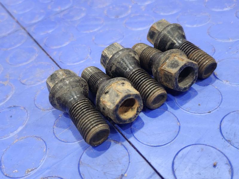 2018 Alfa Romeo Giulia Lug Nuts