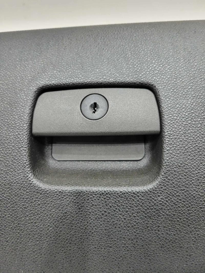 2008 GMC Yukon XL Glove Box