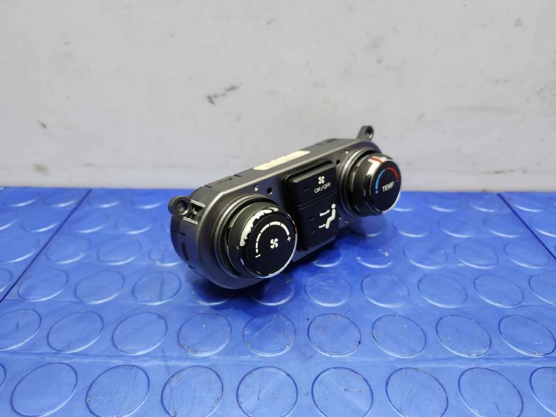 2013 Hyundai Santa Fe Heater A/C Control
