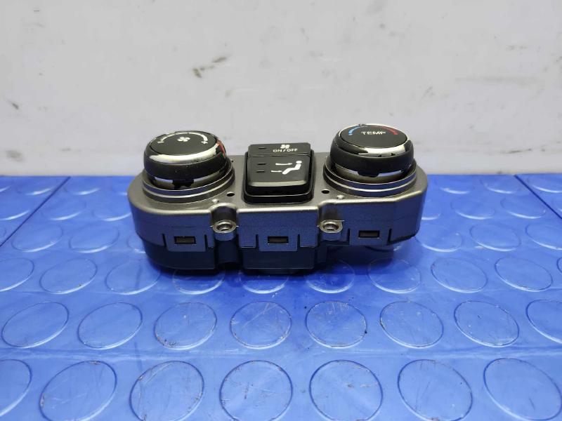2013 Hyundai Santa Fe Heater A/C Control