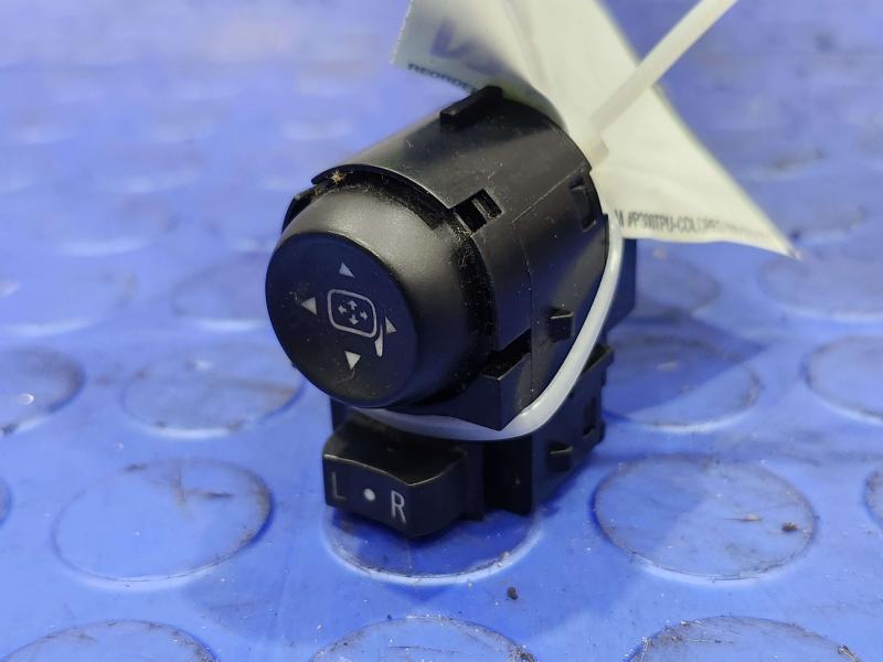 2016 Cadillac ATS Door Switch Front