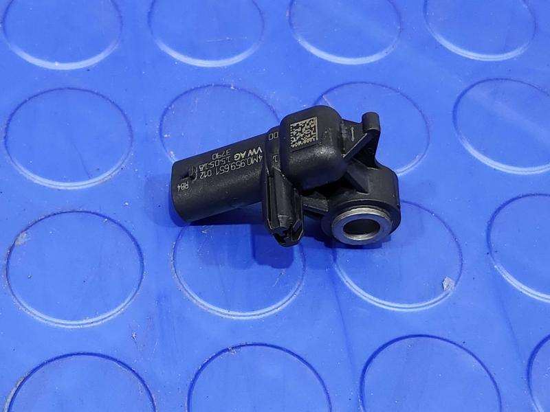 2017-2025 Audi Q7 OEM Front Park Crash Sensor Genuine Part 4M0959651