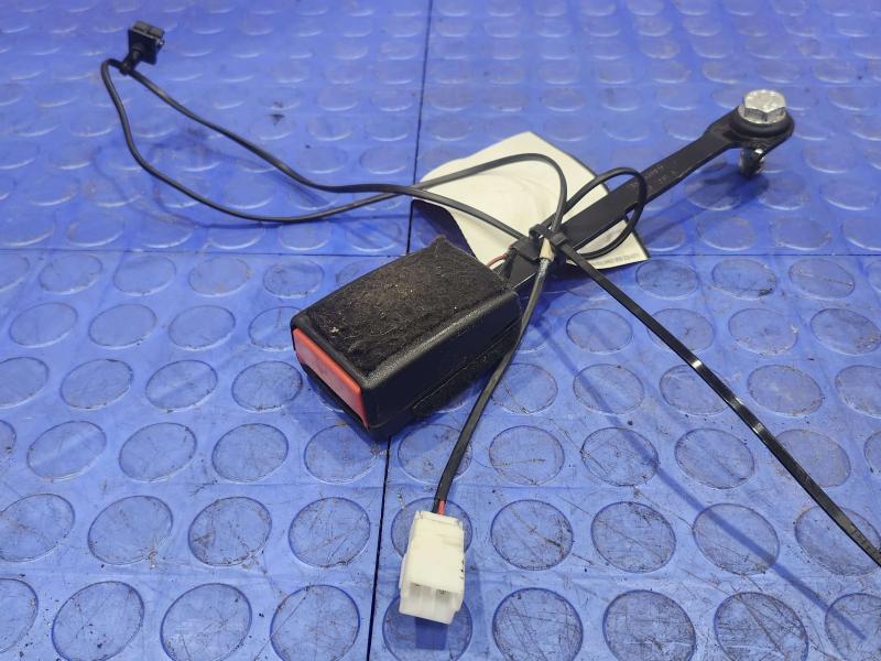 2011 Maserati Quattroporte Front Seat Belt