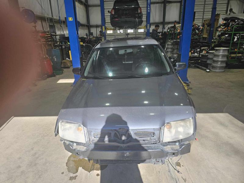 2005 Volkswagen Jetta Center Pillar