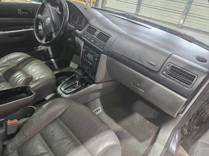2005 Volkswagen Jetta Center Pillar