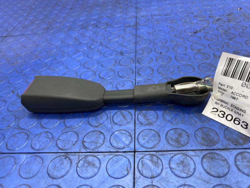 1987 Honda Accord Sedan DX Front Seat Belt Buckle RH Passenger Side Gray OEM