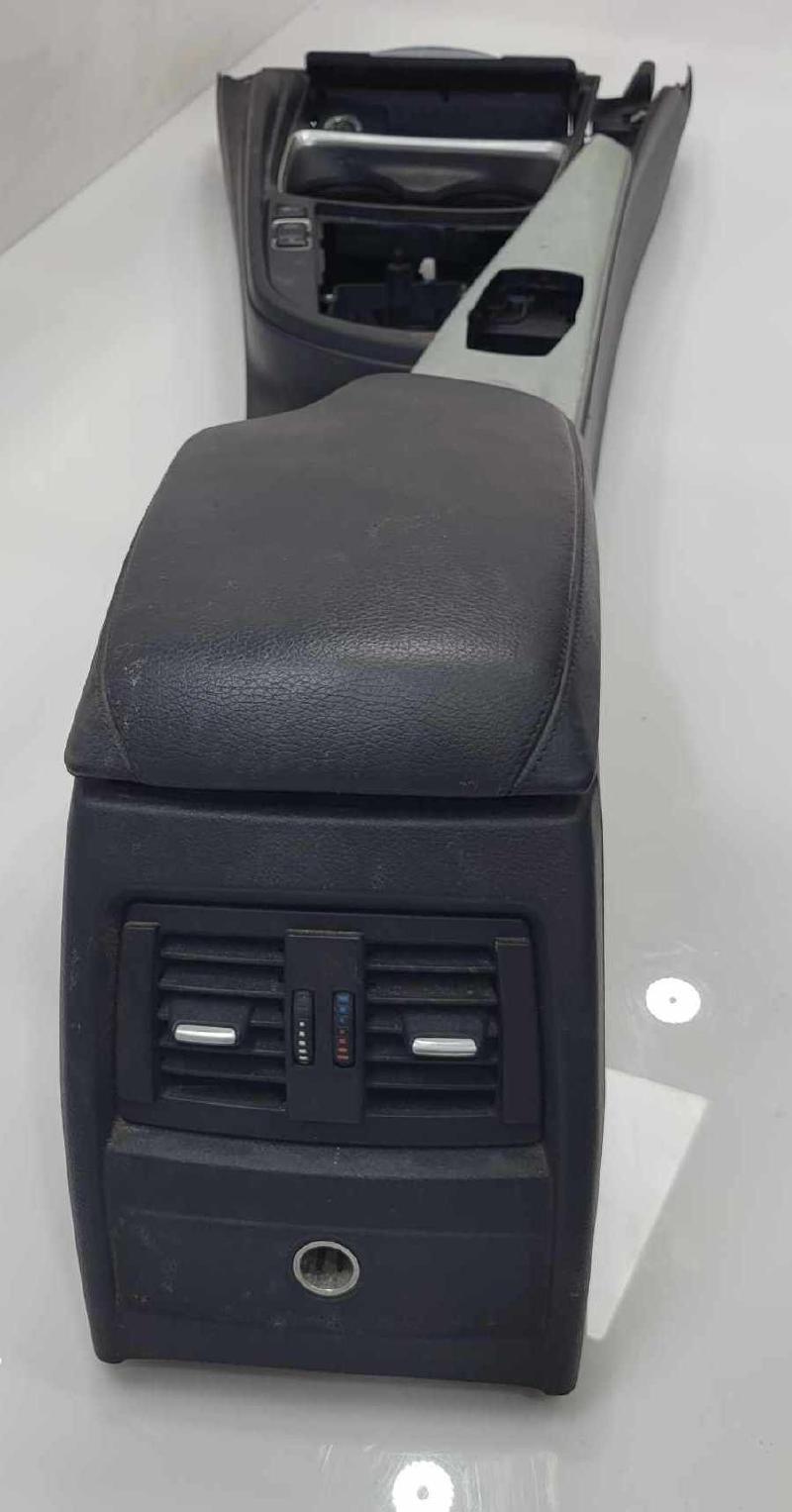 2012 BMW 328i Front Console