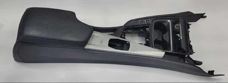 2012 BMW 328i Front Console