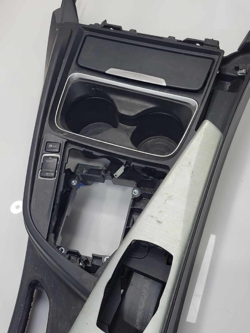 2012 BMW 328i Front Console