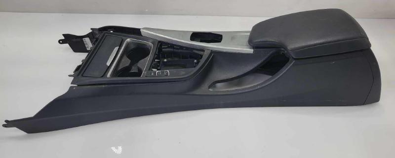 2012 BMW 328i Front Console