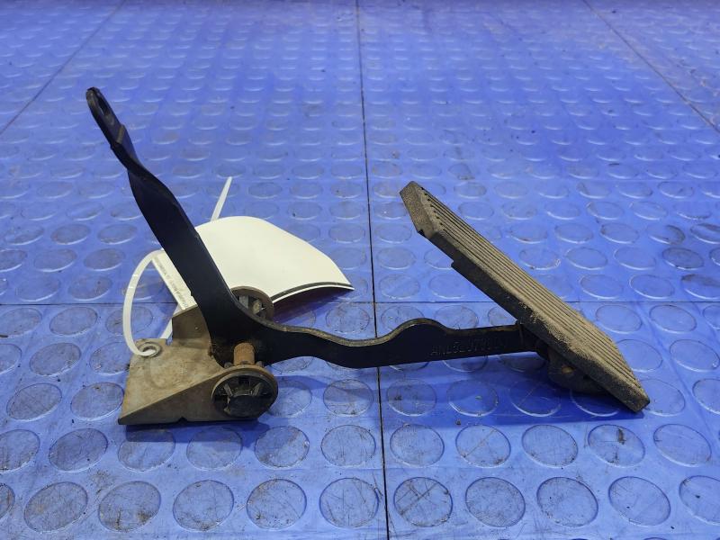 1997-2003 Dodge Dakota Accelerator Pedal Assembly Genuine OEM Part 52079304