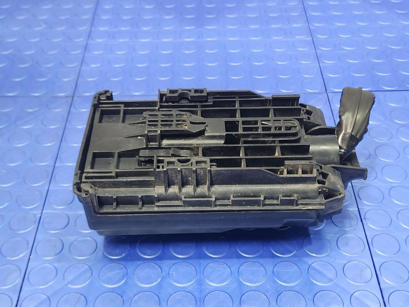 2013 Infiniti FX35 Engine Fuse Box