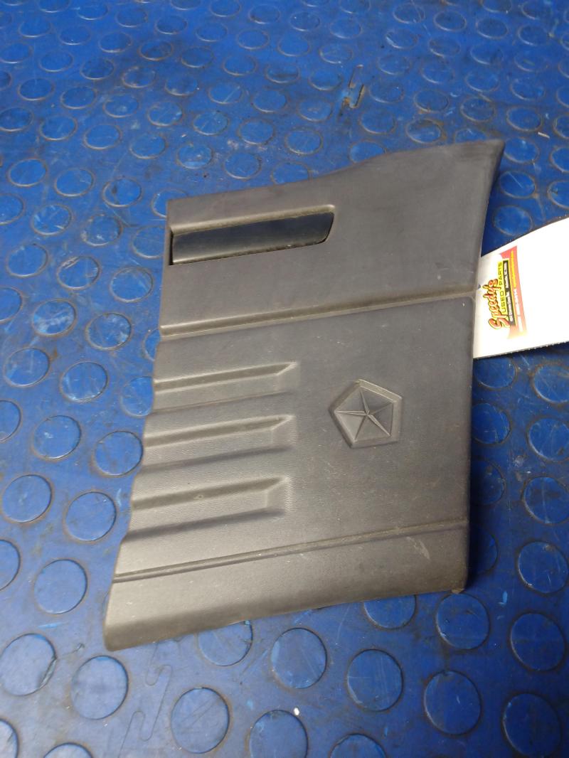 1993 - 1996 Jeep Grand Cherokee Laredo Fender Cladding RH Passenger Side OEM 5CF40LS5