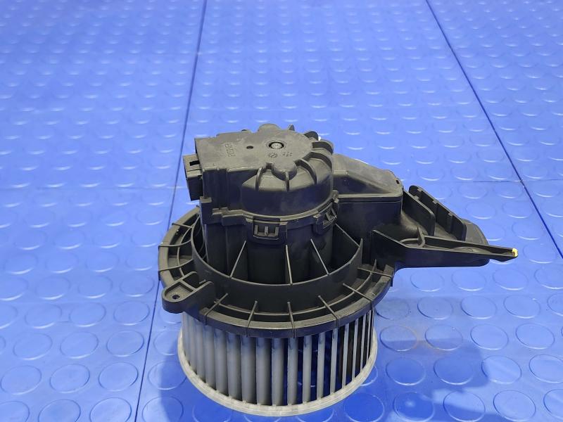 2015 Chevrolet Tahoe Blower Motor