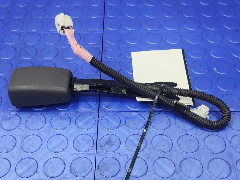 2014 Toyota Prius Front Seat Belt