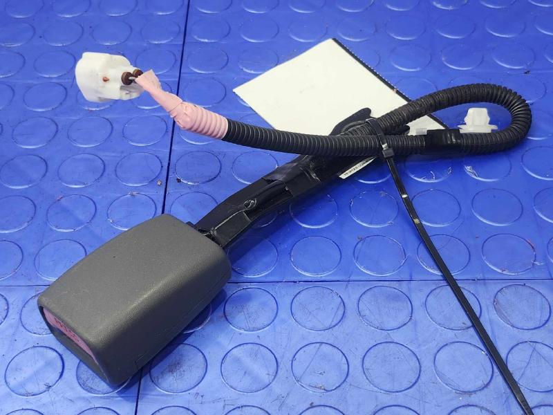 2014 Toyota Prius Front Seat Belt