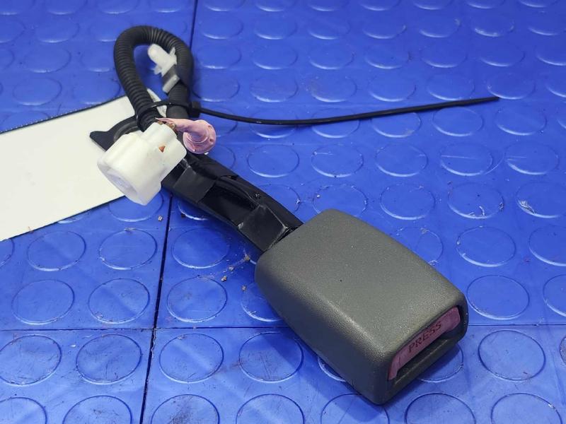 2014 Toyota Prius Front Seat Belt