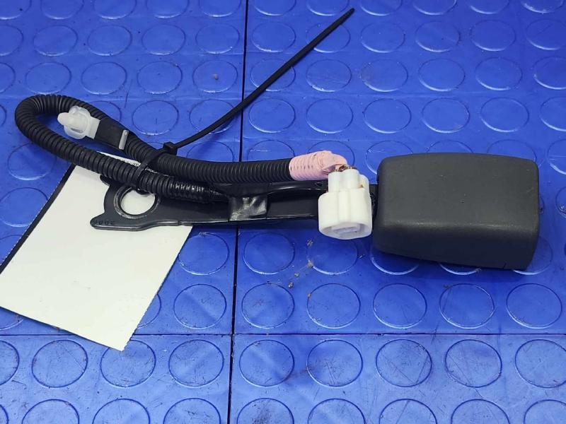 2014 Toyota Prius Front Seat Belt