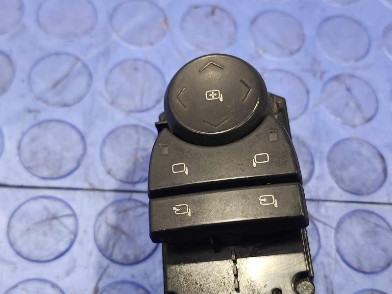 2007 Cadillac Escalade ESV Door Switch Front