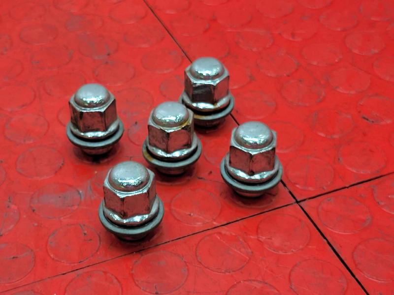 2020 Kia Stinger Lug Nuts