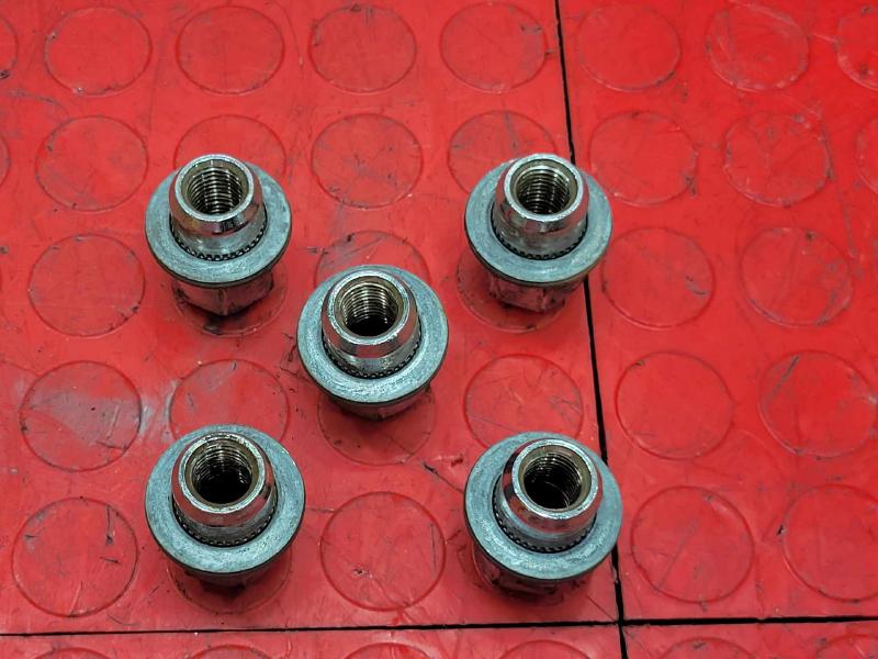 2020 Kia Stinger Lug Nuts