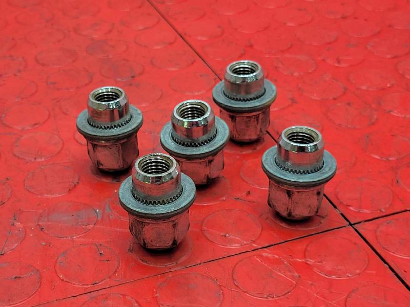 2020 Kia Stinger Lug Nuts