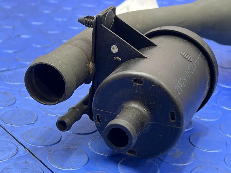2002-2003 Jeep Liberty Fuel Filler Neck Assembly Genuine OEM 52100329AG