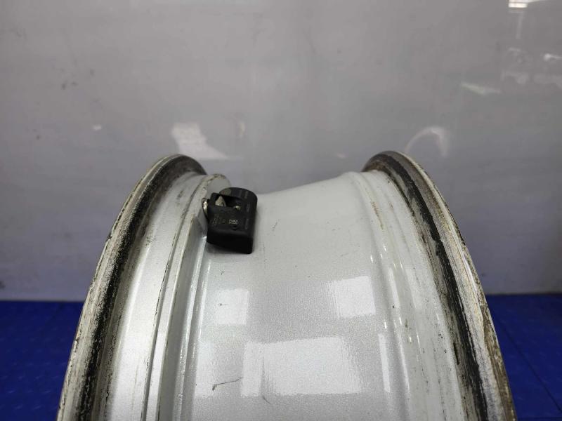 2009 Volkswagen Routan Wheel