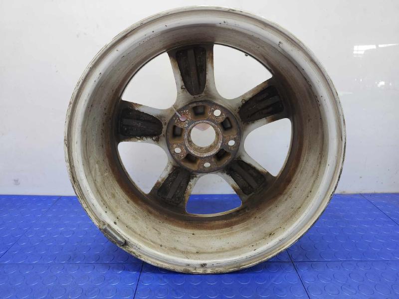 2009 Volkswagen Routan Wheel