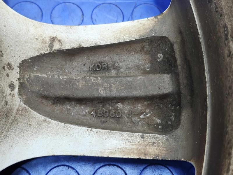 2009 Volkswagen Routan Wheel
