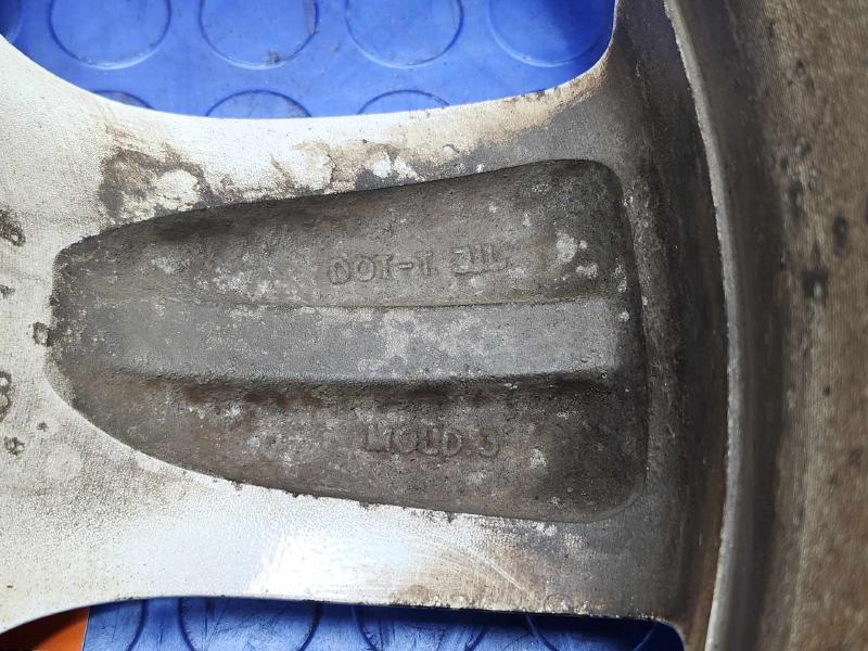 2009 Volkswagen Routan Wheel